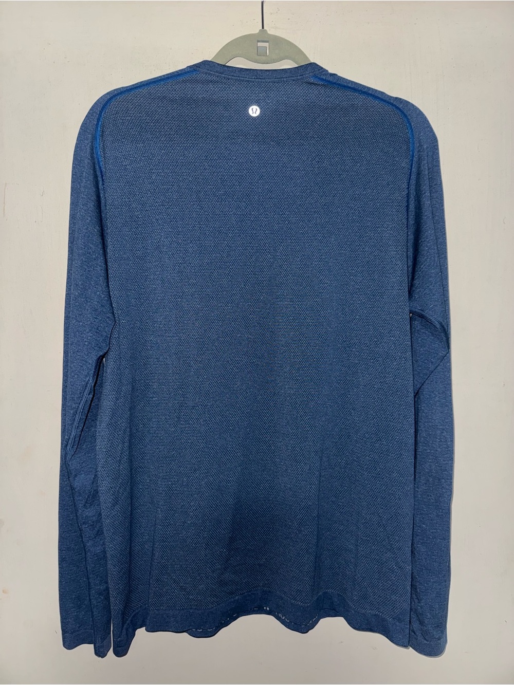 lululemon athletica Men's Heathered Blue Long-Sleeve Henley - Picture 4 of 9